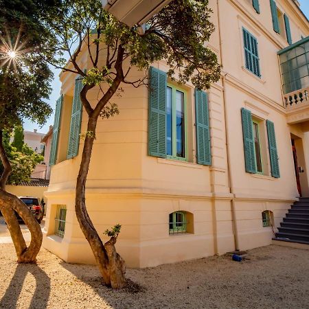 Banana'S Camp Hostel Cannes Ngoại thất bức ảnh