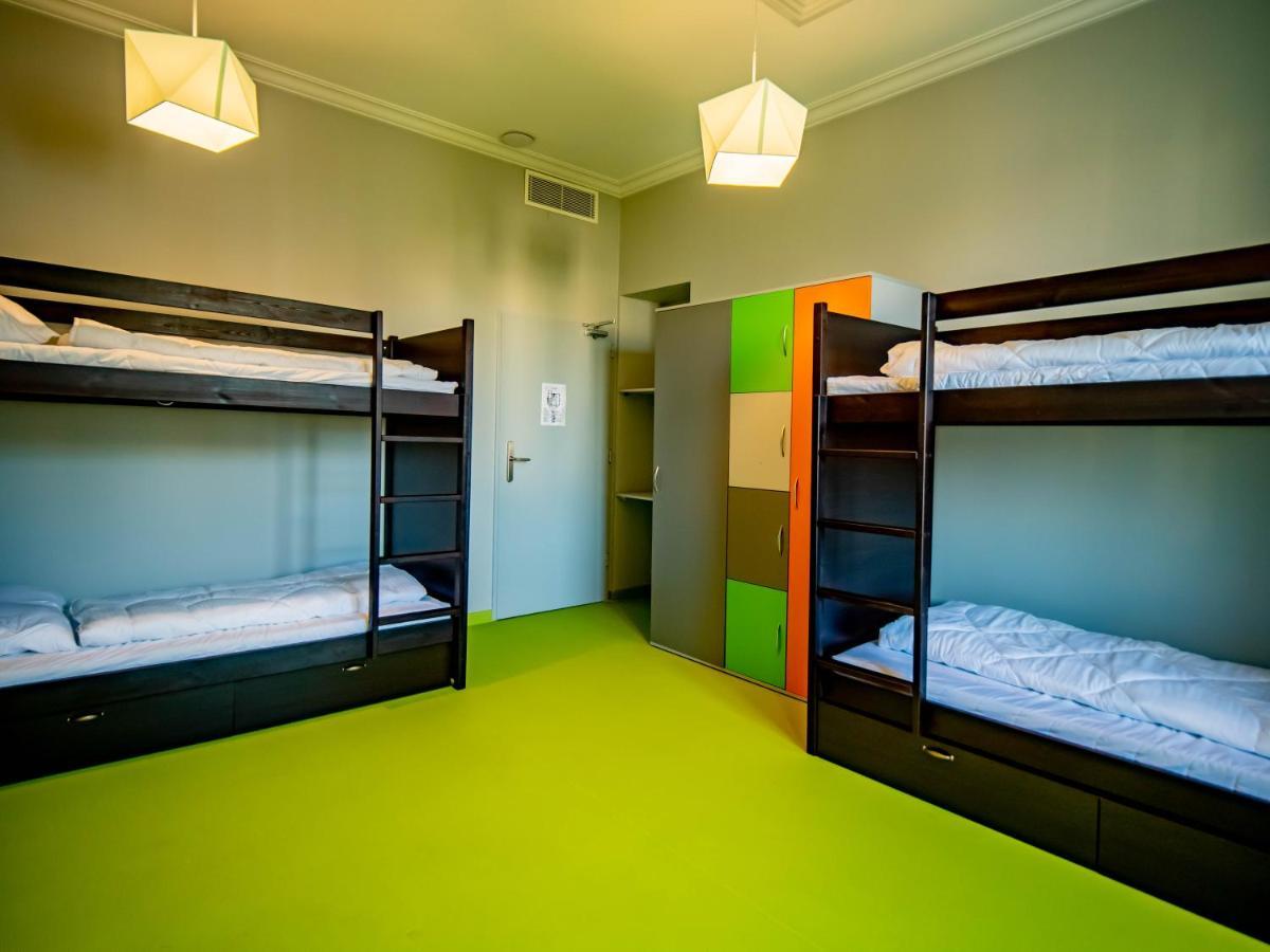 Banana'S Camp Hostel Cannes Ngoại thất bức ảnh