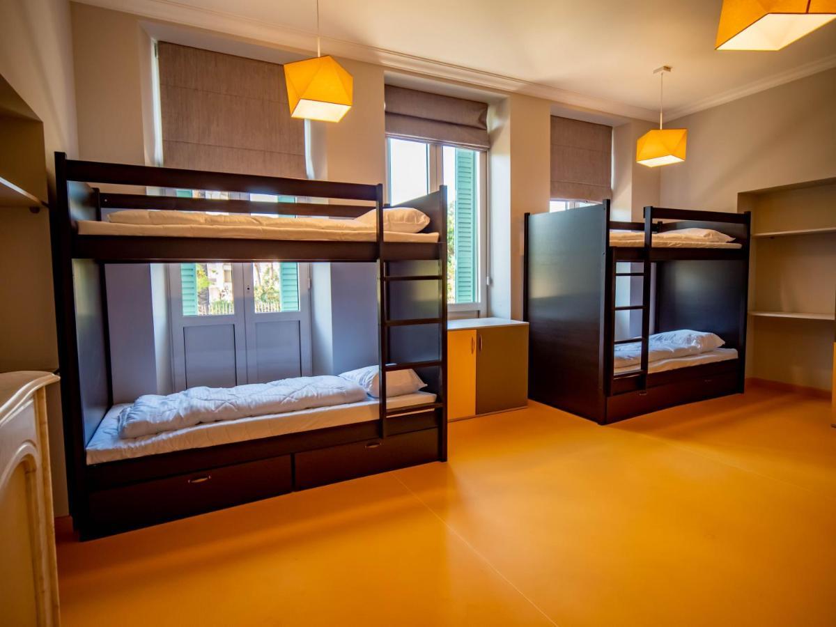 Banana'S Camp Hostel Cannes Ngoại thất bức ảnh