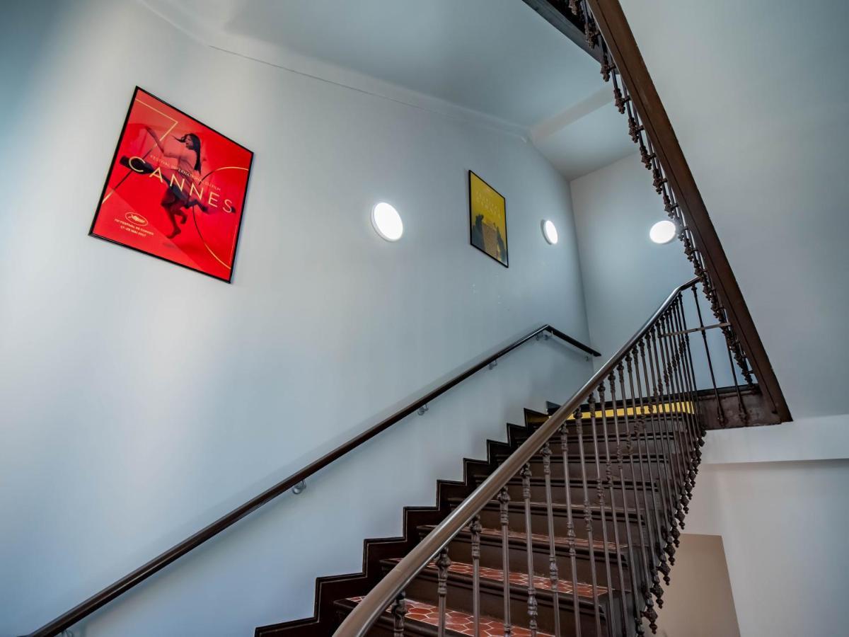 Banana'S Camp Hostel Cannes Ngoại thất bức ảnh