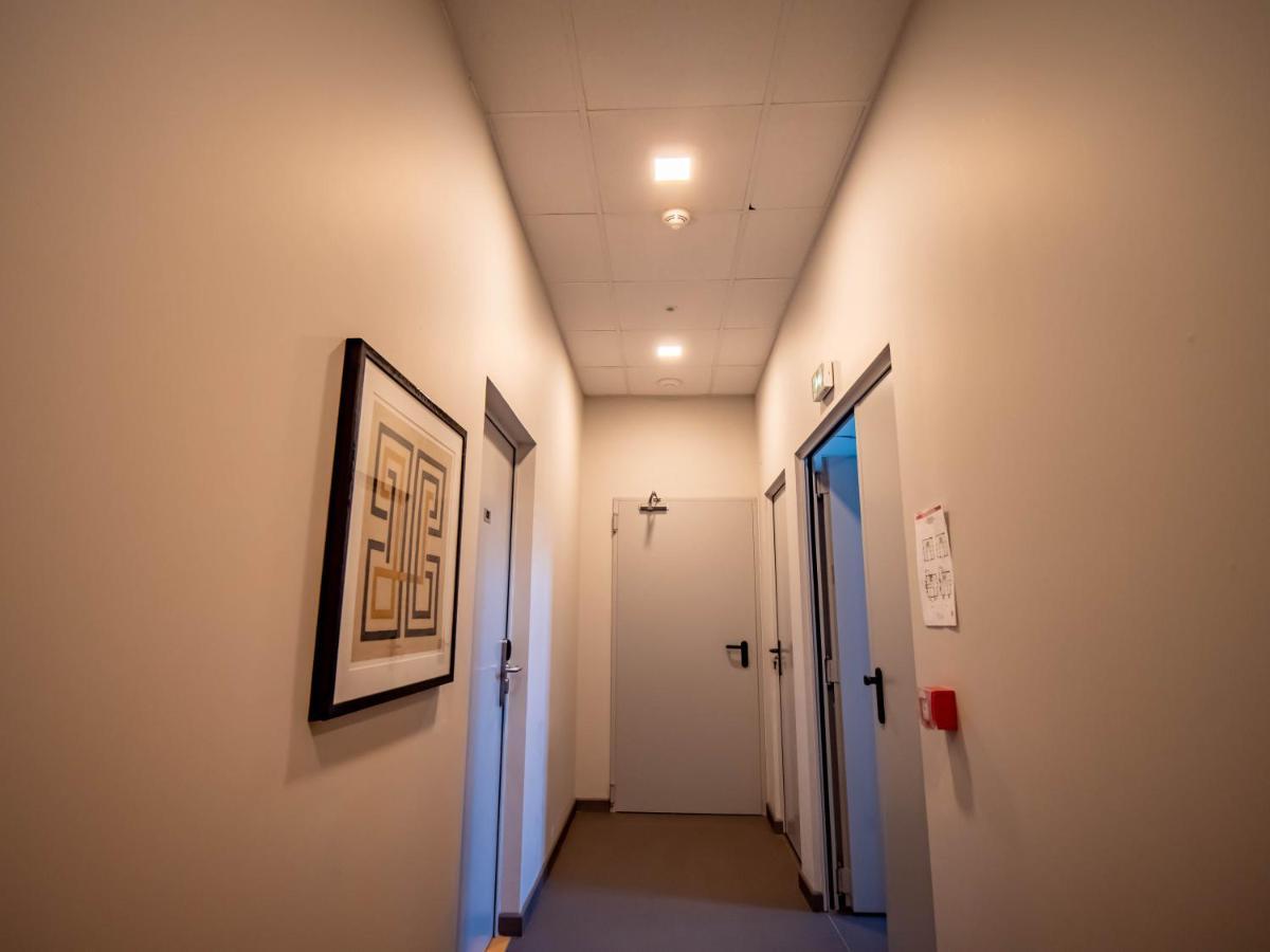 Banana'S Camp Hostel Cannes Ngoại thất bức ảnh
