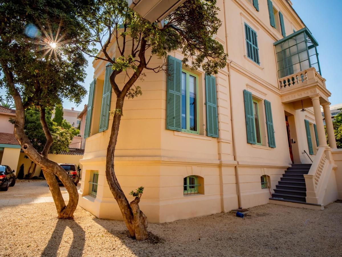 Banana'S Camp Hostel Cannes Ngoại thất bức ảnh