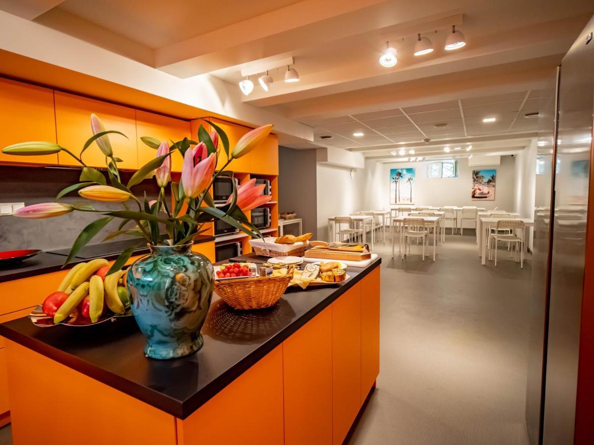 Banana'S Camp Hostel Cannes Ngoại thất bức ảnh