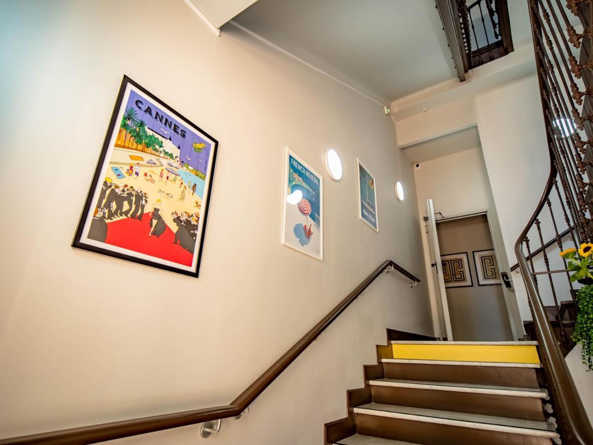 Banana'S Camp Hostel Cannes Ngoại thất bức ảnh