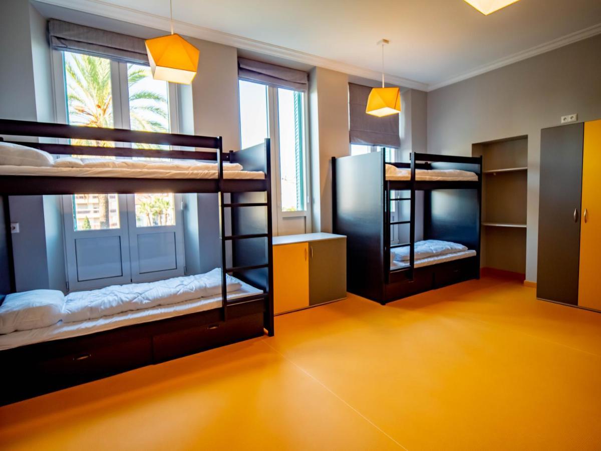 Banana'S Camp Hostel Cannes Ngoại thất bức ảnh