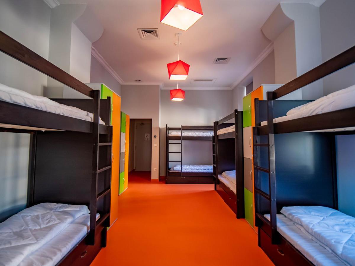 Banana'S Camp Hostel Cannes Ngoại thất bức ảnh