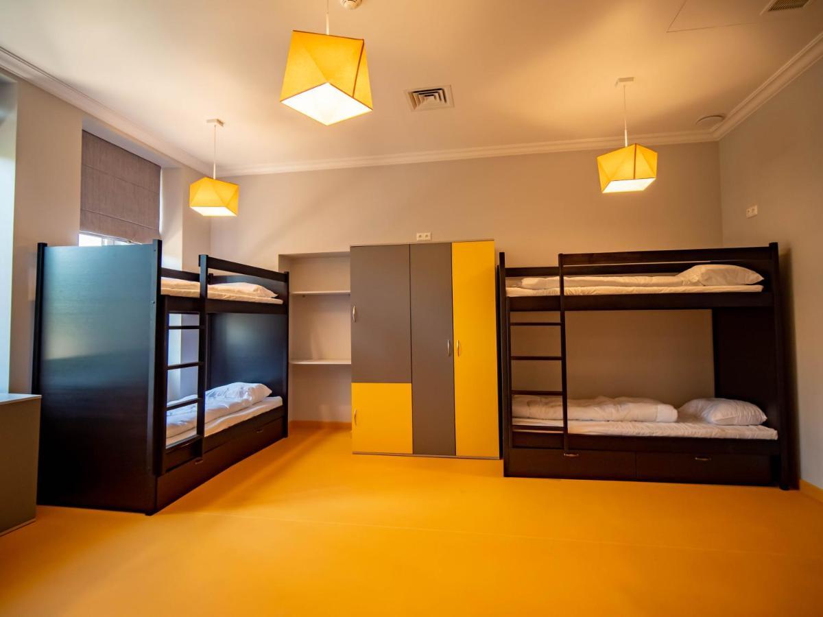 Banana'S Camp Hostel Cannes Ngoại thất bức ảnh