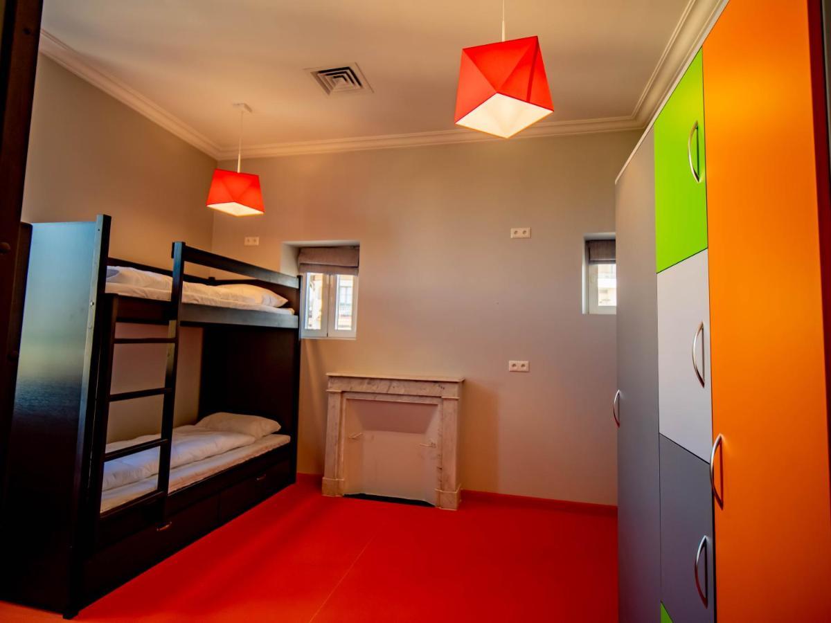 Banana'S Camp Hostel Cannes Ngoại thất bức ảnh