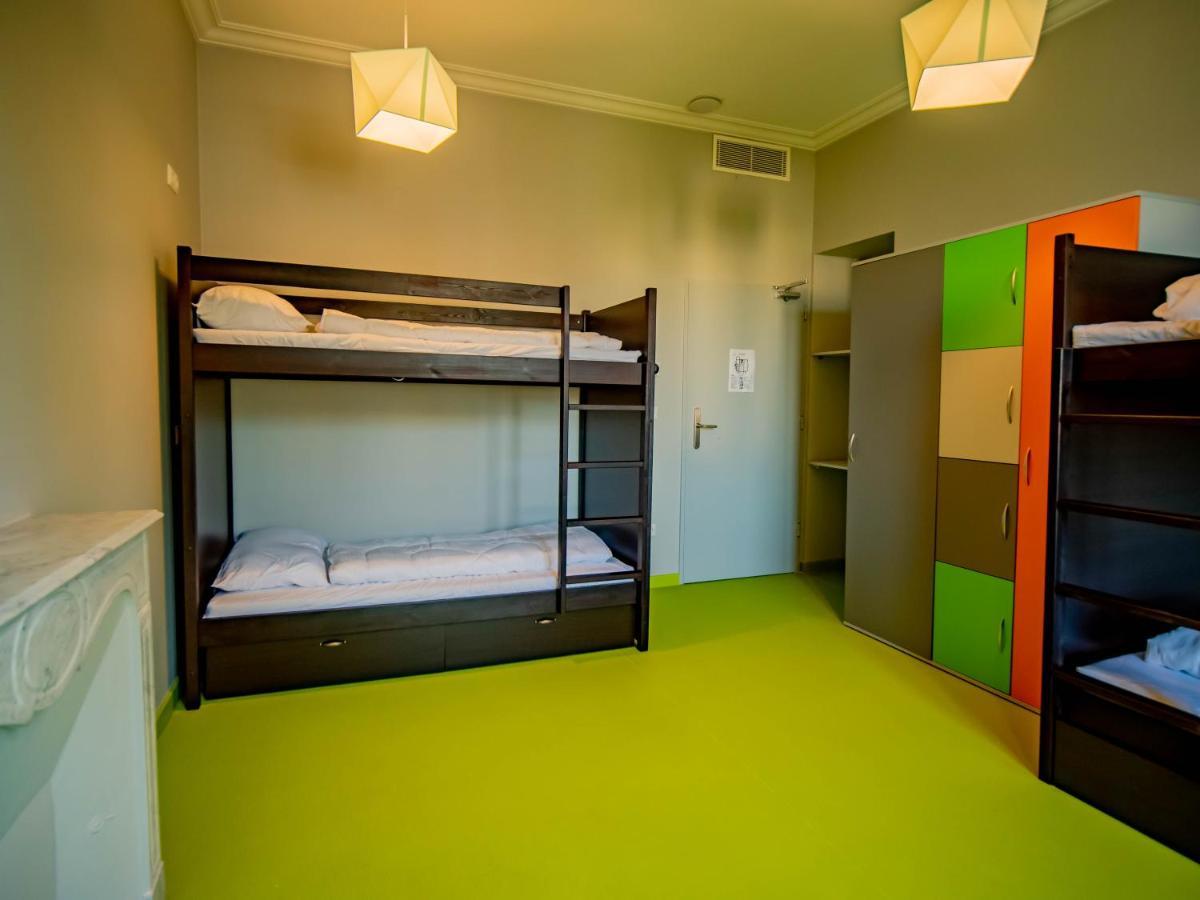 Banana'S Camp Hostel Cannes Ngoại thất bức ảnh