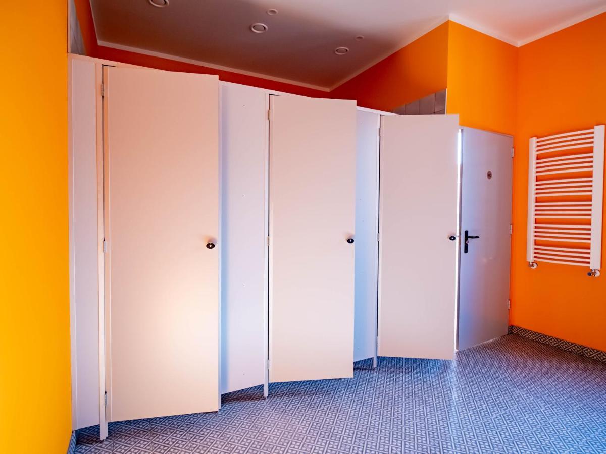 Banana'S Camp Hostel Cannes Ngoại thất bức ảnh