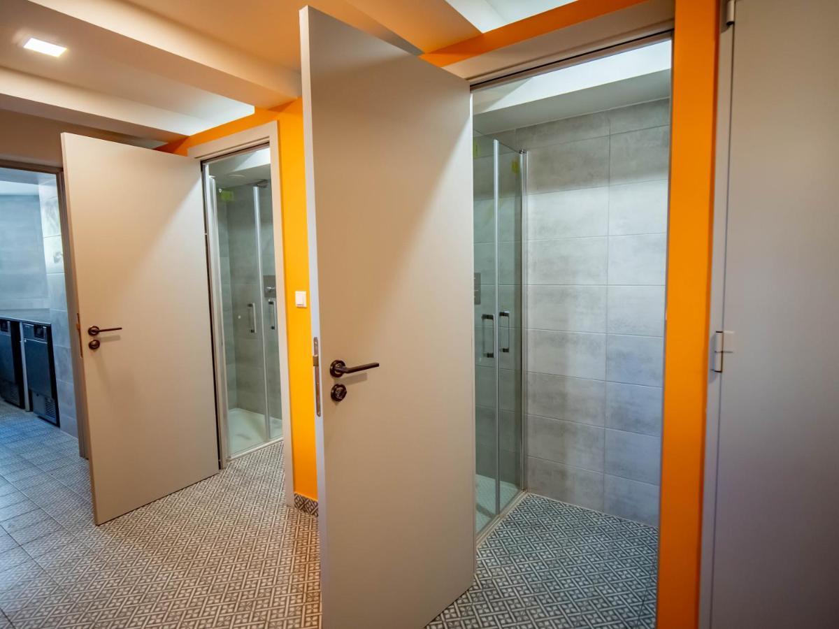 Banana'S Camp Hostel Cannes Ngoại thất bức ảnh