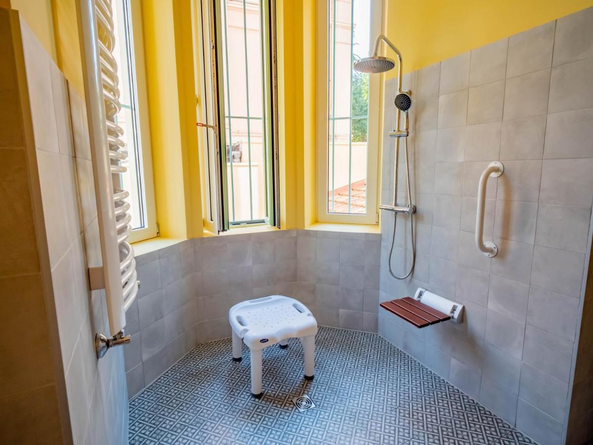 Banana'S Camp Hostel Cannes Ngoại thất bức ảnh